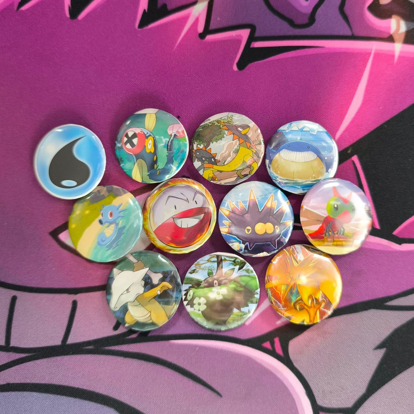 10er Set handgemachte Ansteckbuttons (Zufallsmotiv) - Lachsnacken - Shop