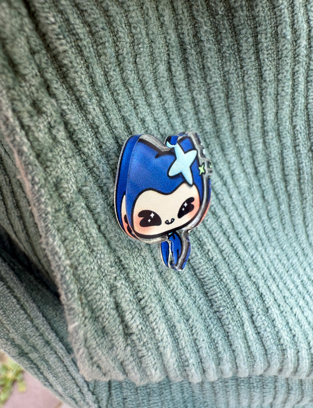 Hanni Mew - Logo Pin